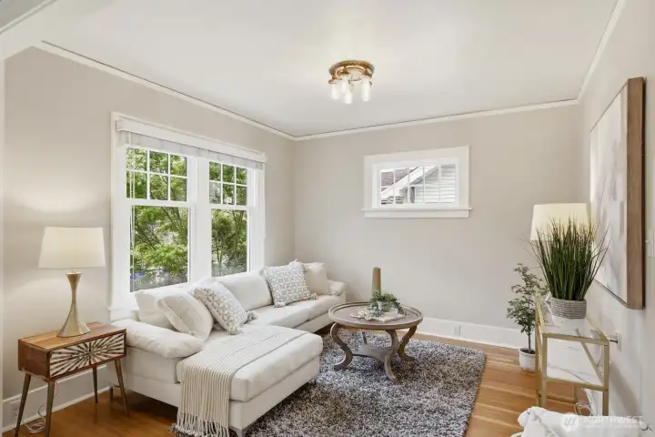 Lovely sitting area just to the right of entrance.