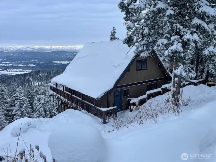Can't have a cute cabin in Sky Meadows and not include some snow pictures!