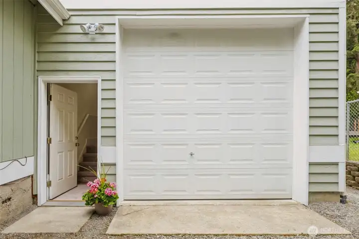 Just off of the separate studio entrance the impressive 40' tandem garage is a dream for hobbyists, collectors, or tradespeople. With a 10' door, 11' ceiling, utility sink and compressed air plumbing, it’s built for serious capability.