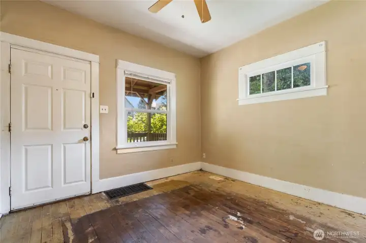 Living Room with ceiling fan.