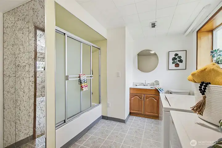 Lower Level Full Bathroom/Laundry Room