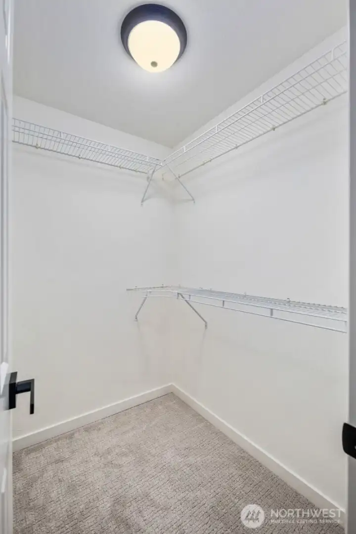 walk-in closet walk-in closet