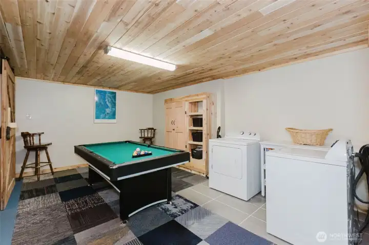 Recreation space & laundry