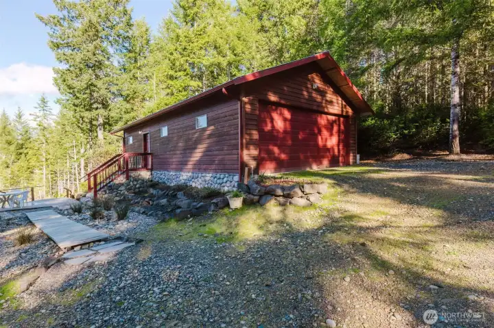 Large 960sf Garage