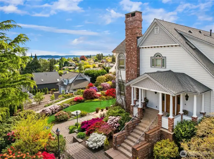 Timeless design overlooking Port Townsend