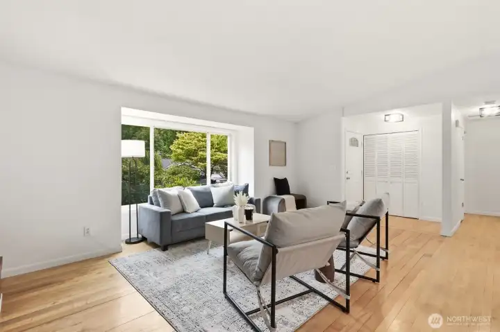 Large windows bring in beautiful natural light all day long. Large windows bring in beautiful natural light all day long.
