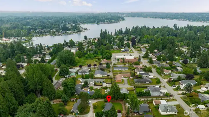 Minutes to downtown Lake Stevens + local restaurants + coffee shops + everyday conveniences. Minutes to downtown Lake Stevens + local restaurants + coffee shops + everyday conveniences.