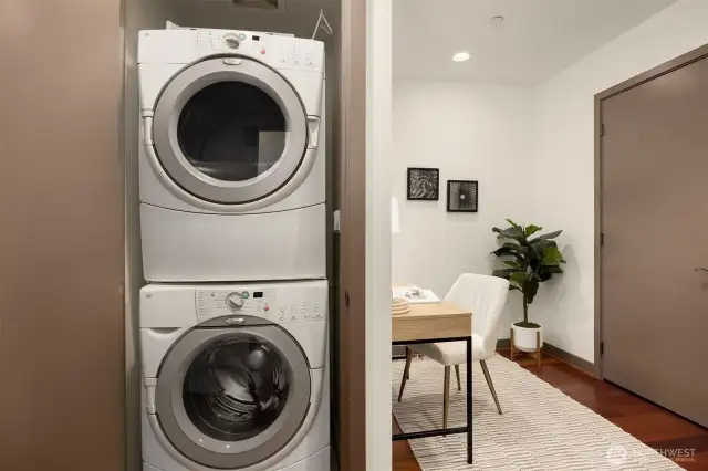 Full size washer/dryer in-unit
