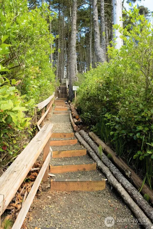 Lovely maintained beach access....