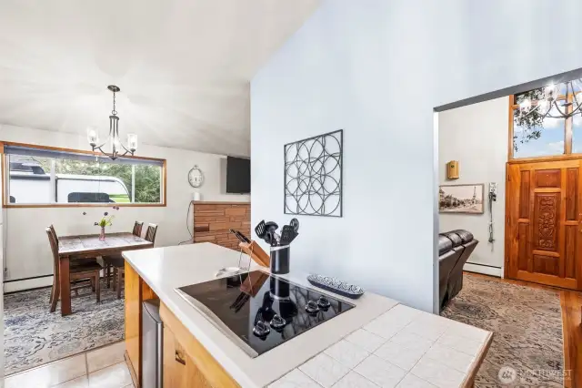 Kitchin/dining/entry