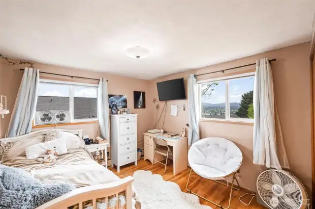 Upstairs Bedroom #2
