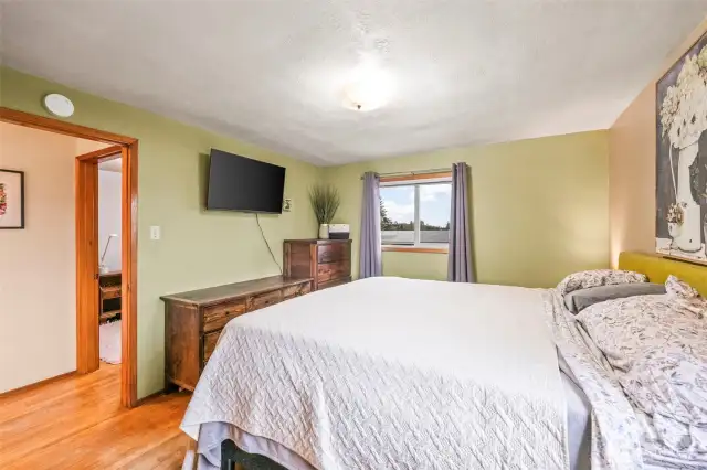 Upstairs Bedroom #3 (Primary)