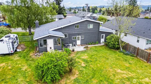 Huge backyard with RV parking!