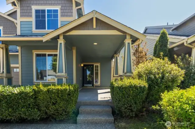 Sweet covered porch entryway leads to this spacious and well-maintained home located in Horizon Pointe.