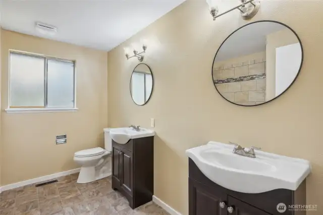 Main floor bath- newly remodeled