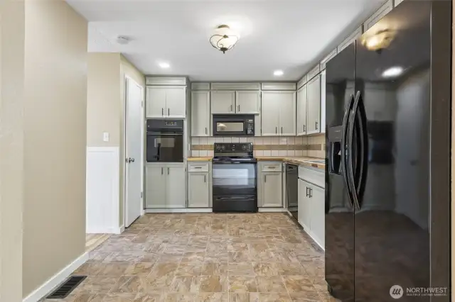 All appliances stay!