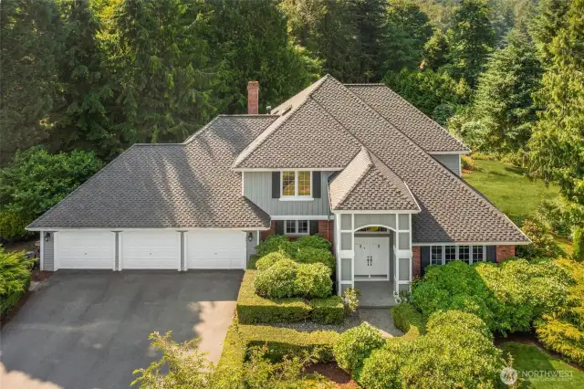 Welcome to Amesbury, situated just off of Hwy 202 and minutes from downtown Redmond.