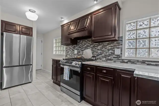 Kitchen w/ New Stainless Steel Appliances