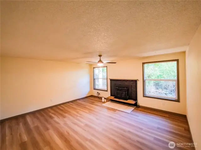LOTS OF NATURAL LIGHT IN THE LIVING ROOM