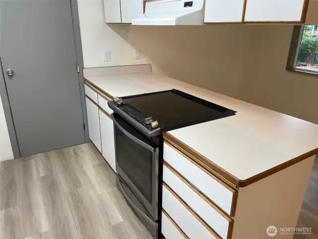 BRAND SPANKIN' NEW STOVE
