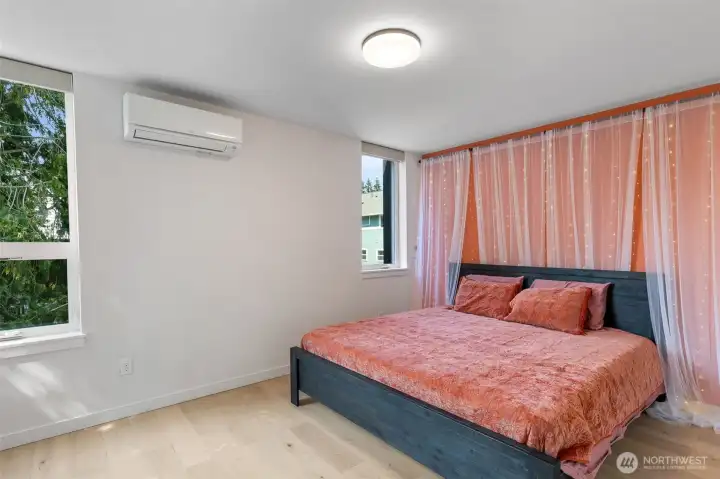 3rd floor primary suite with electric blinds & mini split