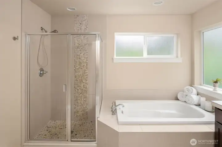 Clean and fresh 5 piece master bath suite.