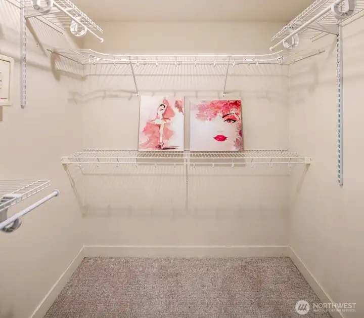 Unit - Primary Suite Walk-In Closet