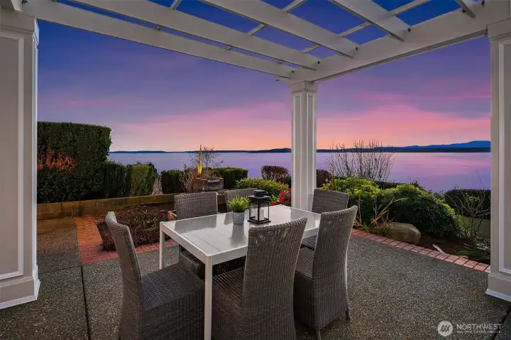 Imagine dining right now, right there!