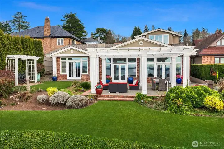 The patio your guests will never forget.