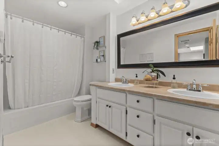 Upper level full bathroom