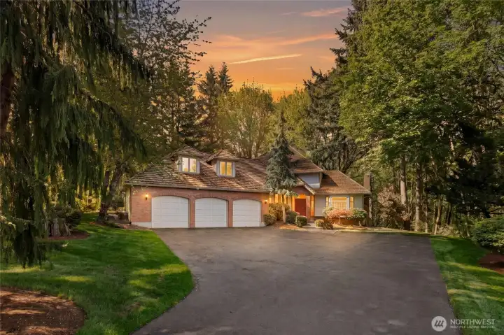 Picture perfect in Eastbrook (at the top of the Brook Trails Estates neighborhood)