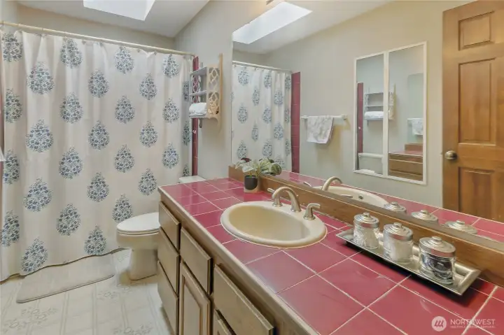 Full guest bath in hallway near bedroom 3.