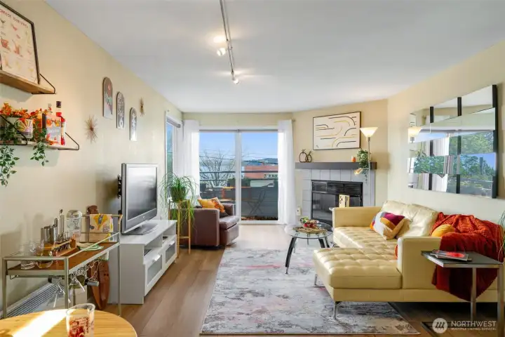 Peek-a-boo view even from the inside.