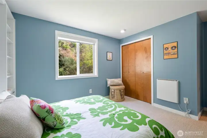 Second bedroom with murphy bed