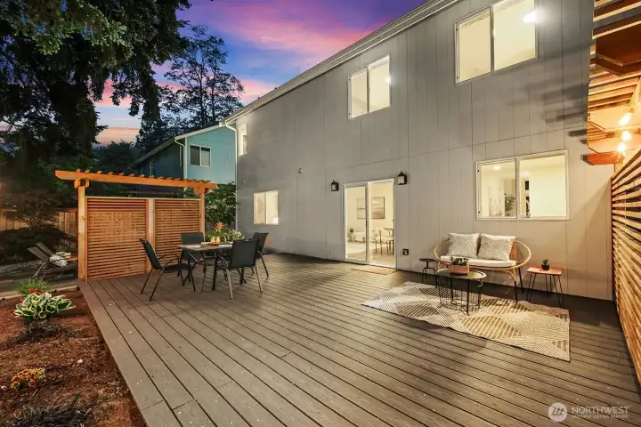 Unwind at dusk & enjoy seamless indoor-outdoor living. Unwind at dusk & enjoy seamless indoor-outdoor living.