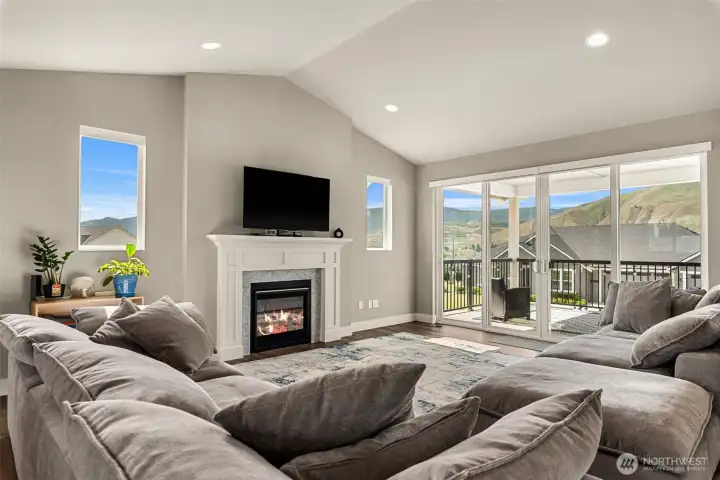 Living Room with Gas fireplace Living Room with Gas fireplace
