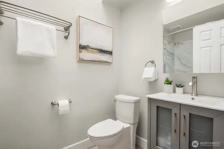 Full bathroom on main level with large soaking tub.