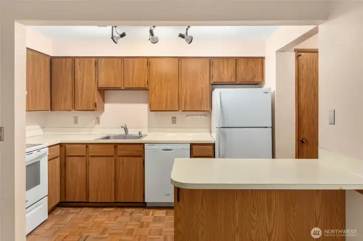 The sweet kitchen. So much storage here!