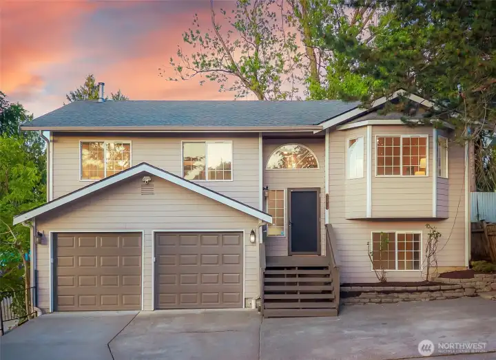 Fabulous Columbia City Split level fully updated and centrally located.