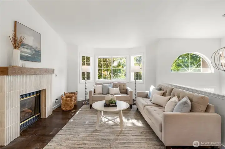 Light and bright living room west facing.