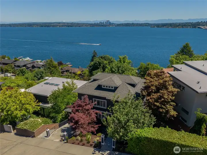 Commanding Lake Washington, Bellevue skyline and Cascade mountain views.