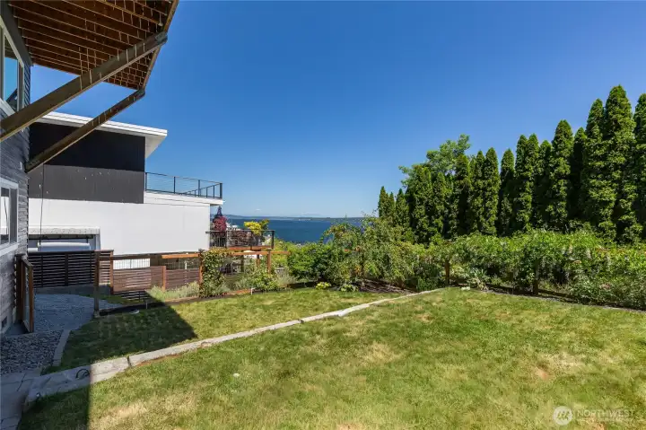 Lake views from even the lowest level in the private back yard!
