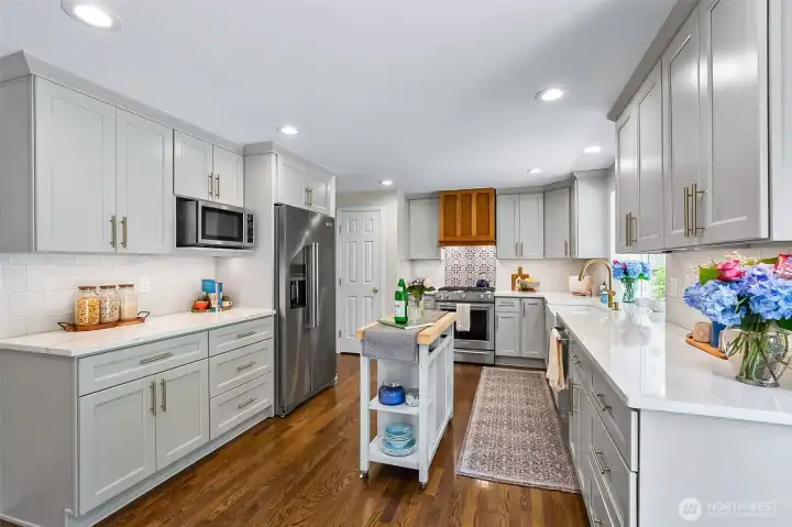 Lots of kitchen storage space