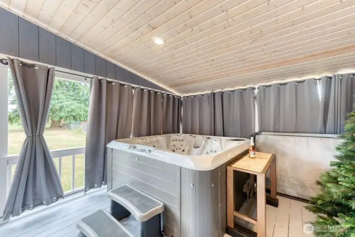 Soak in this 6 person new upgraded hot tub!