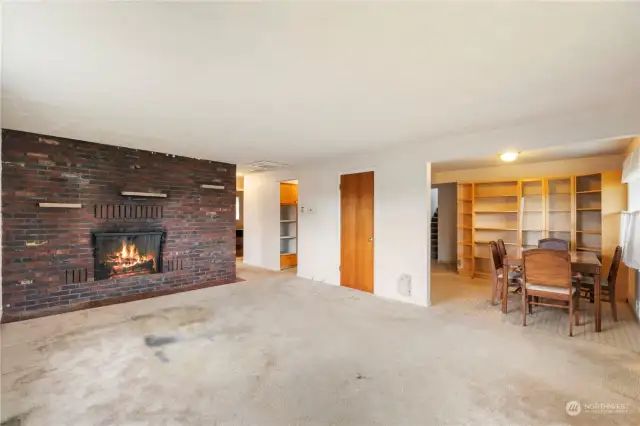 Family room w/ wood fireplace converted to gas