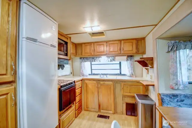 Kitchen will all necessities
