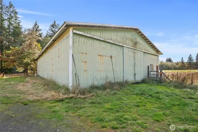 Barn 77x48