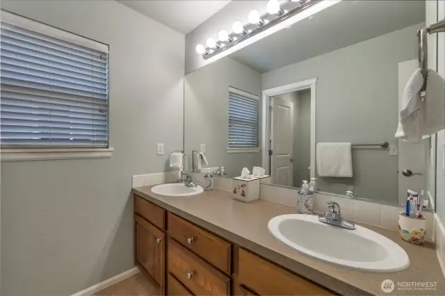 Upper main bath