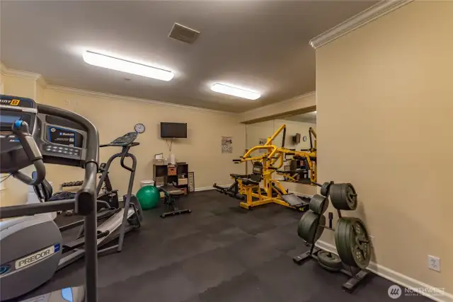 The community gym lets you stay active without the need for a membership!