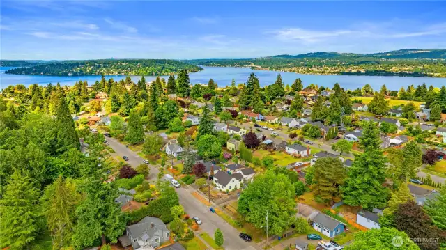 Not far from Lake Washington Beautiful Lakeridge community. Easy access to freeways and transit.